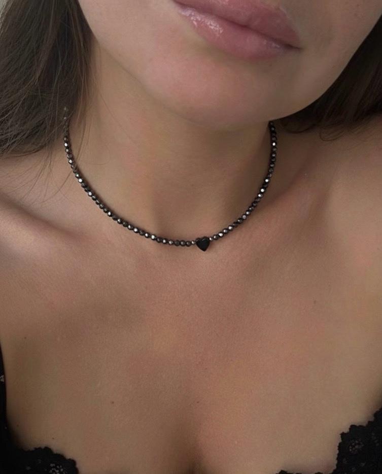 Colier negru cu inimioara